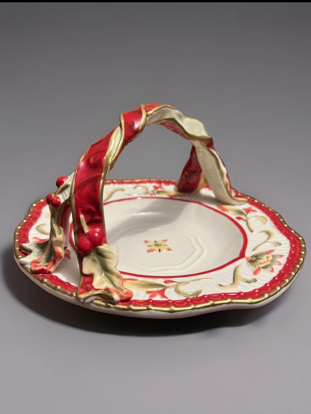 FITZ AND FLOYD WOODLAND HOLIDAY CERAMIC BASKET SERVEWARE